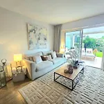 T2 Rdj La Louviere Raphael Front De Apartment