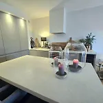 T2 Rdj La Louviere Raphael Front De Apartment *
