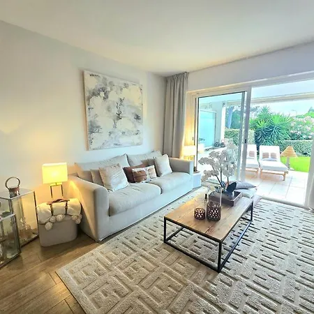 T2 Rdj La Louviere Raphael Front De Apartment